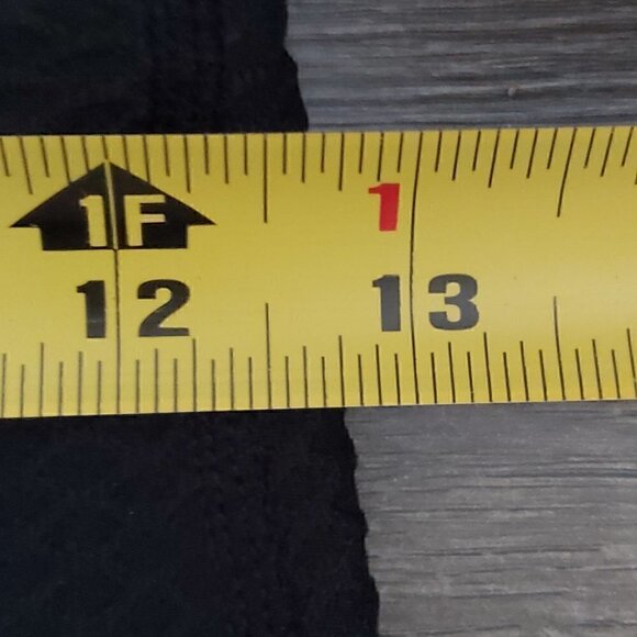 Kirkland Signature Ladies' Black Jacquard Active Tight Capris - Size Small - Picture 5 of 9